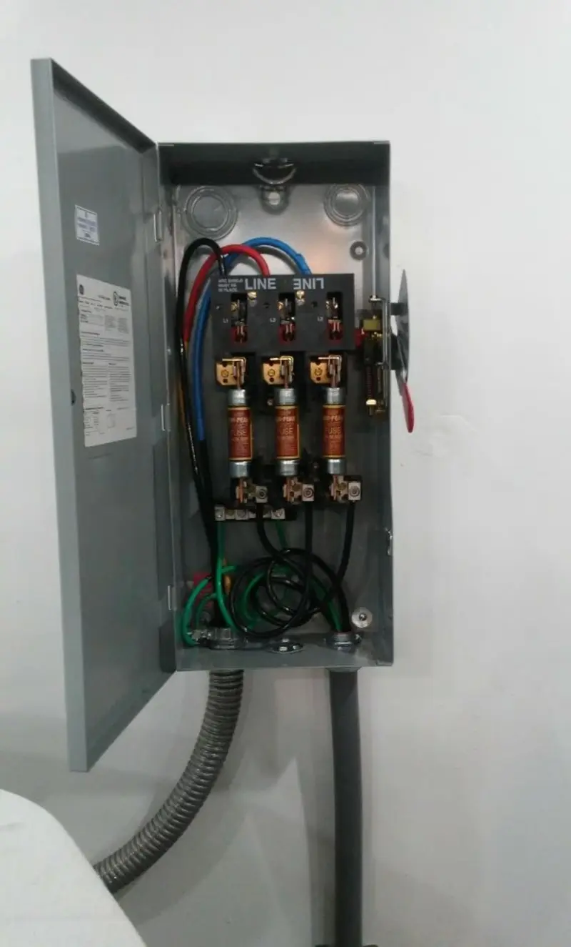 Three-phase disconnect switch installed for Smoke Detector Installation in Winnfield